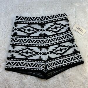 Forever 21 NWT Black and White Geometric High Waist Sweater Shorts Women’s S
